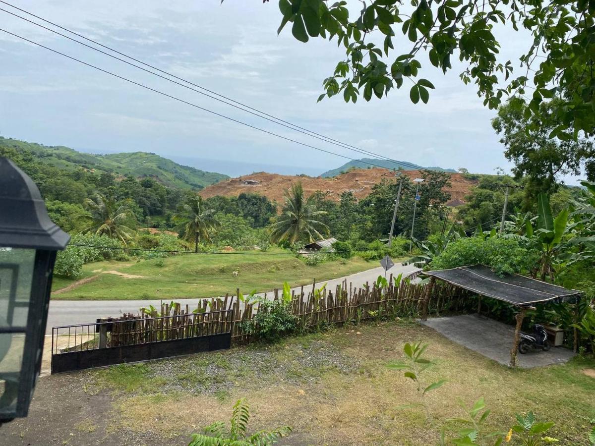 The Hill View Lombok Hotel Kuta  Exterior photo