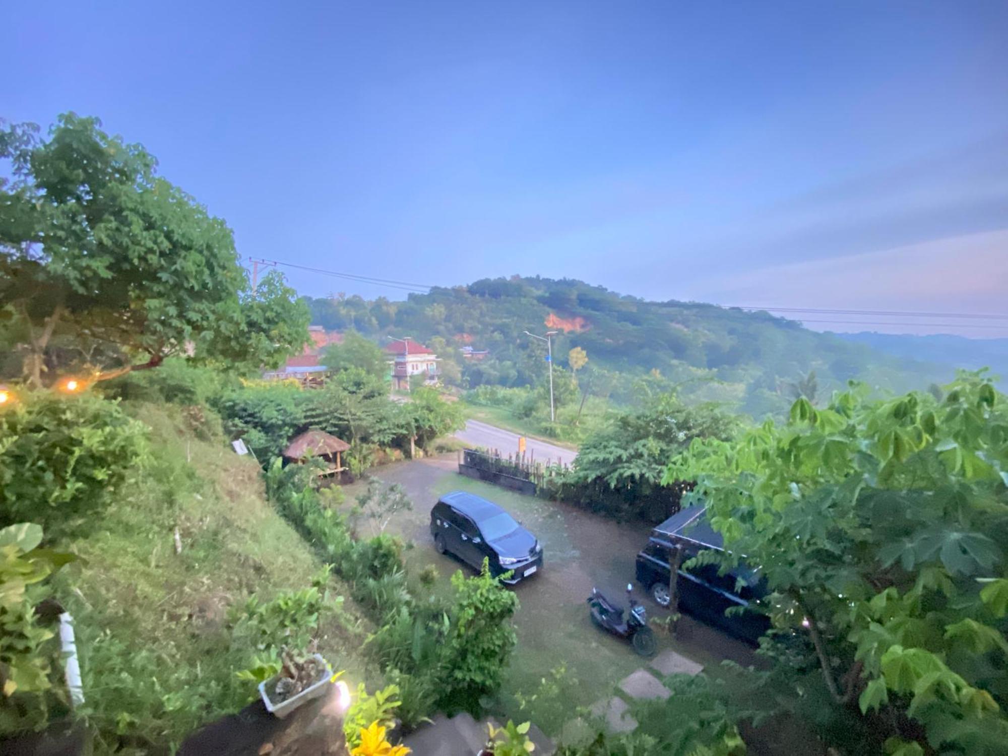 The Hill View Lombok Hotel Kuta  Exterior photo